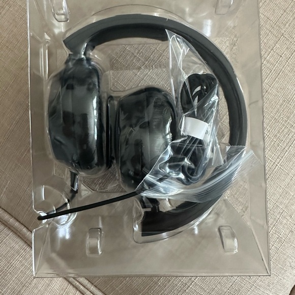 Skullcandy Riff Black On-Ear Headphones - Picture 3 of 6